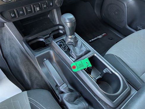 Used 2023 Toyota Tacoma TRD Off-Road image 17