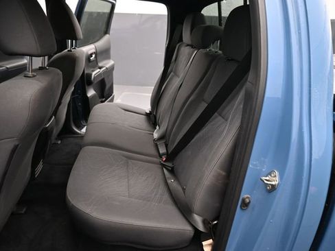 Used 2019 Toyota Tacoma TRD Sport image 9