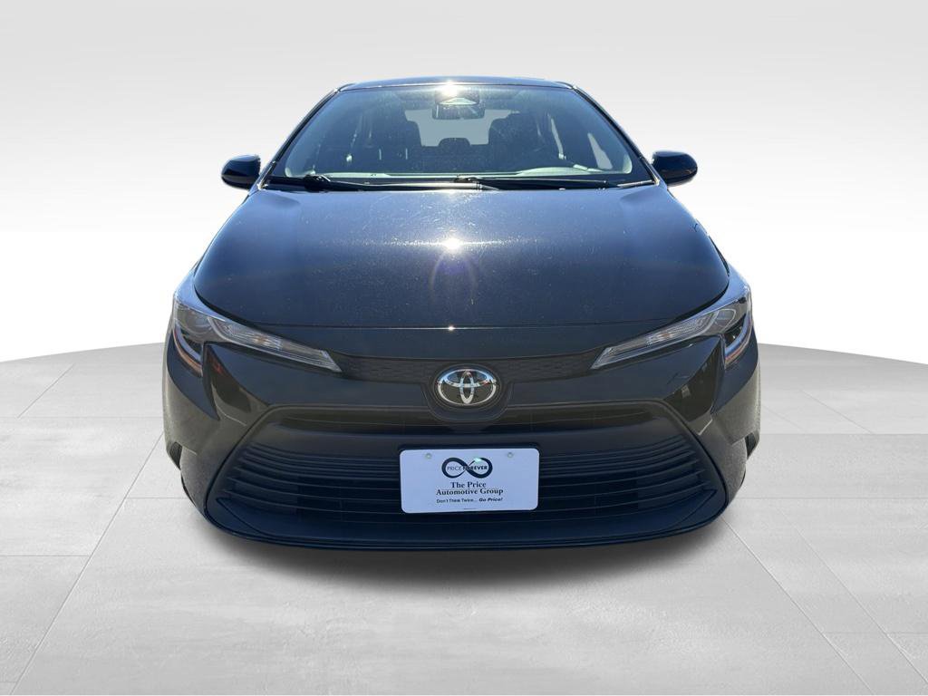 Used 2025 Toyota Corolla LE FWD image 2