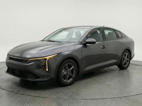 Used 2025 Kia K4 LXS image 3