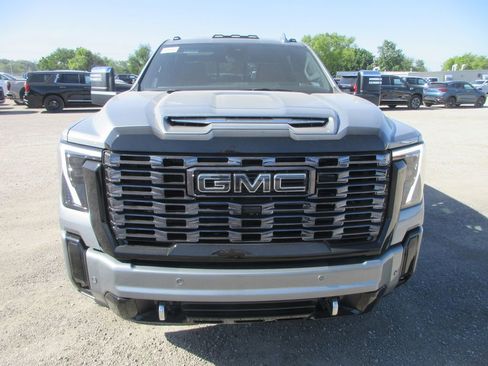 New 2026 GMC Sierra 2500 Denali Ultimate AWD/4WD image 12