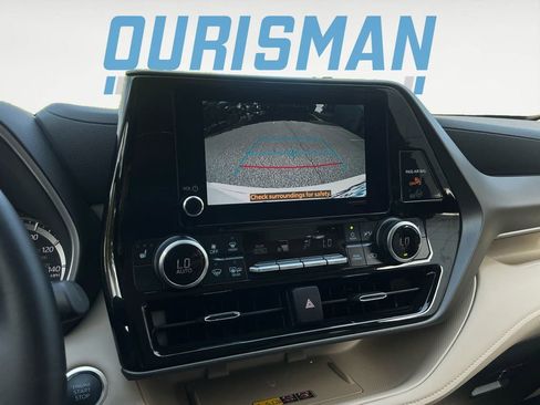 Used 2025 Toyota Highlander XLE image 23