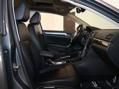 Used 2016 Volkswagen Passat 1.8T SE image 16