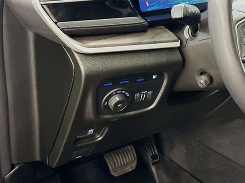 Used 2023 Jeep Grand Cherokee 4x4 w/ Luxury Tech Group II image 17