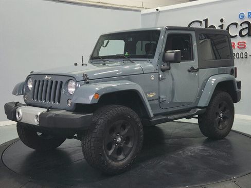 Used 2015 Jeep Wrangler Sahara w/ Connectivity Group AWD/4WD image 5