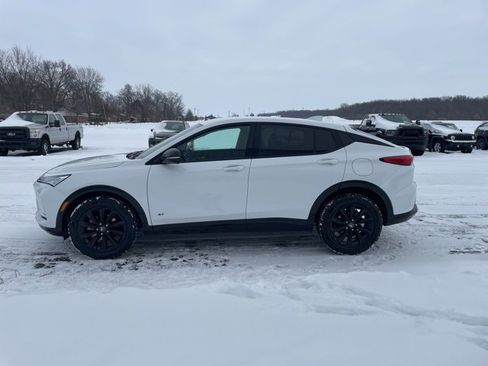 Used 2025 Buick Envista Sport Touring image 10