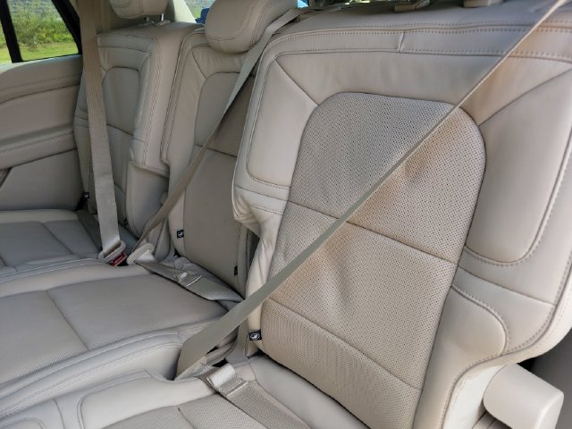 Used 2018 Lincoln Navigator Select w/ Technology Package RWD image 17