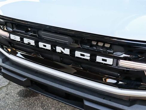 New 2025 Ford Bronco Outer Banks w/ Sasquatch Package image 8