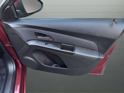 Used 2016 Chevrolet Cruze LT w/ Technology Package image 27