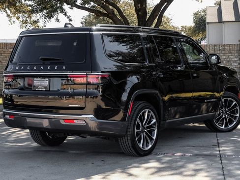 Used 2022 Jeep Wagoneer Series III w/ Premium Group I image 11