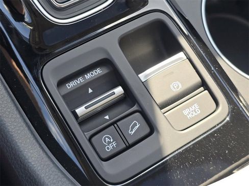 New 2025 Honda Pilot Touring image 11