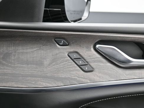 Used 2024 Jeep Grand Cherokee Overland w/ Luxury Tech Group IV image 42