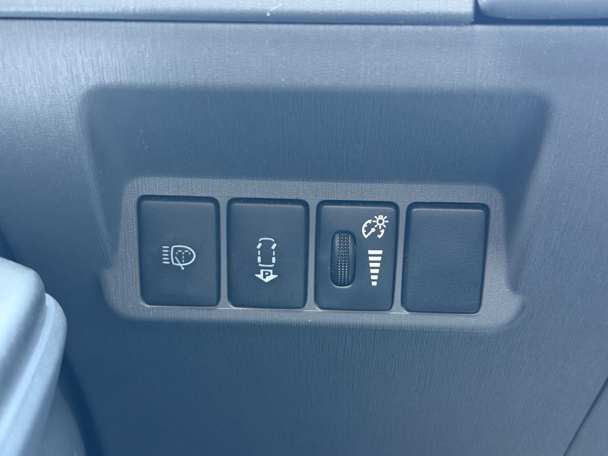 Used 2012 Toyota Prius V Five FWD image 21