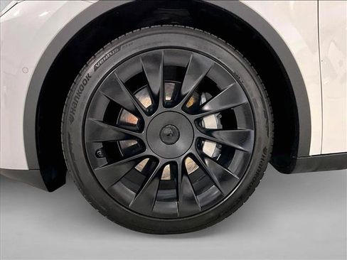 Used 2022 Tesla Model Y Long Range AWD/4WD image 10