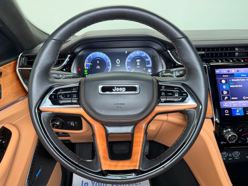 Used 2025 Jeep Grand Cherokee Summit AWD/4WD image 15