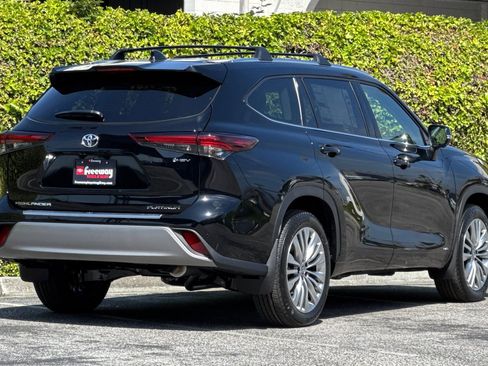 New 2026 Toyota Highlander Platinum AWD/4WD image 4