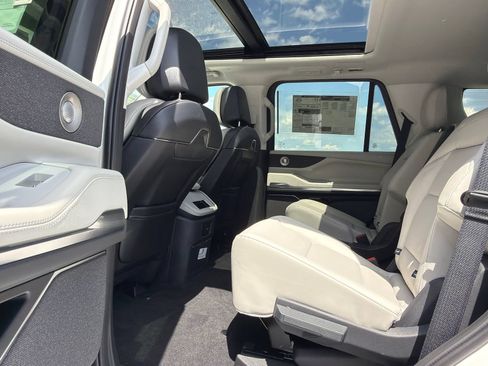 New 2026 Lincoln Navigator Reserve AWD/4WD image 19