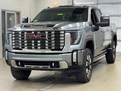 Used 2024 GMC Sierra 3500 Denali w/ Denali Reserve Package AWD/4WD image 3