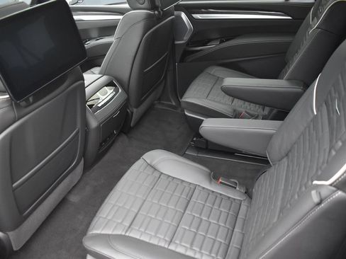 Certified 2026 Cadillac Escalade ESV V AWD/4WD image 22