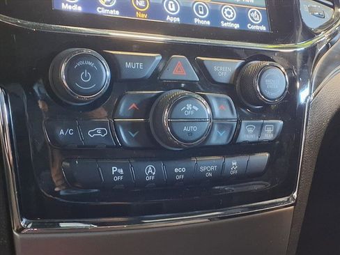 Used 2021 Jeep Grand Cherokee Limited w/ Luxury Group II image 22