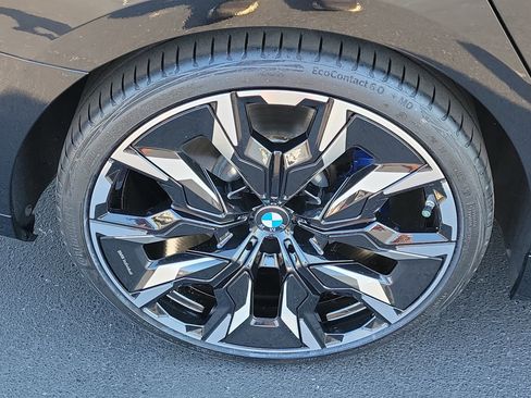 Used 2024 BMW 530i w/ M Sport Package RWD image 6