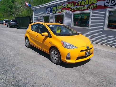 Used 2014 Toyota Prius C Two FWD image 6