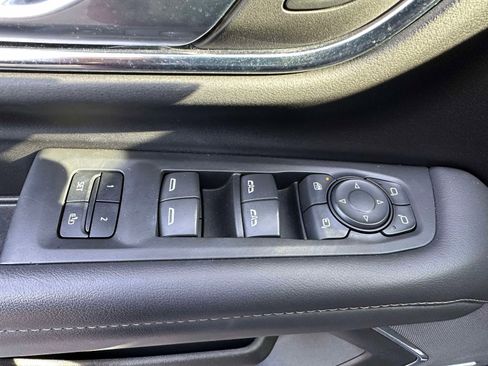 Used 2022 Chevrolet Tahoe Z71 w/ Luxury Package image 18