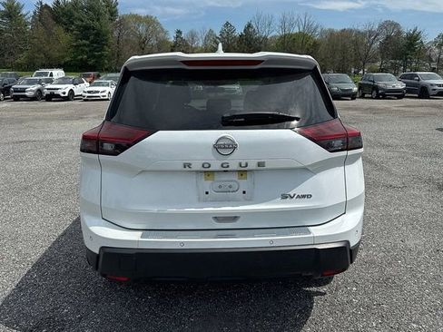 Used 2024 Nissan Rogue SV image 7