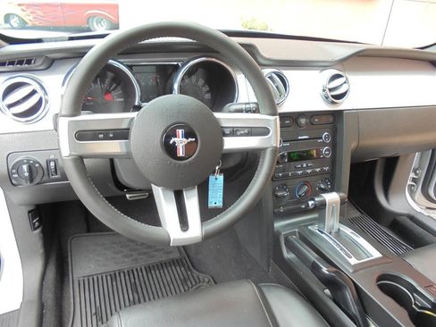 Used 2009 Ford Mustang GT RWD image 7