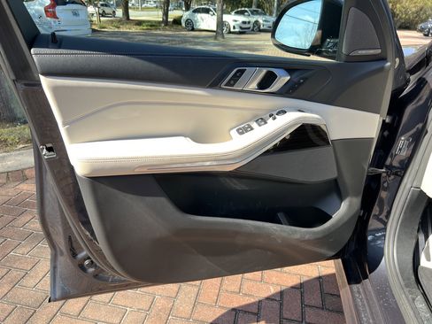 Used 2020 BMW X5 xDrive40i w/ M Sport Package image 14