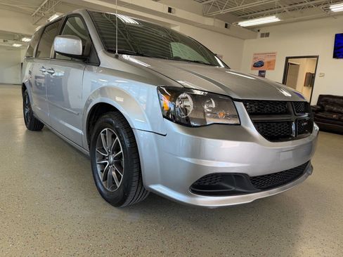 Used 2017 Dodge Grand Caravan SE FWD image 5