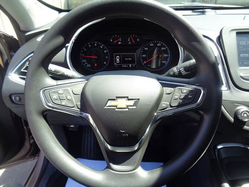 Used 2018 Chevrolet Malibu LT w/ LPO, Convenience Package 2 FWD image 18