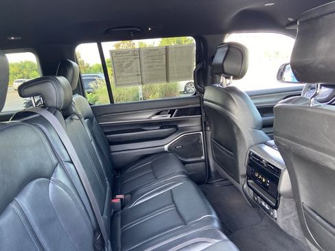Used 2023 Jeep Wagoneer L Series II RWD image 21