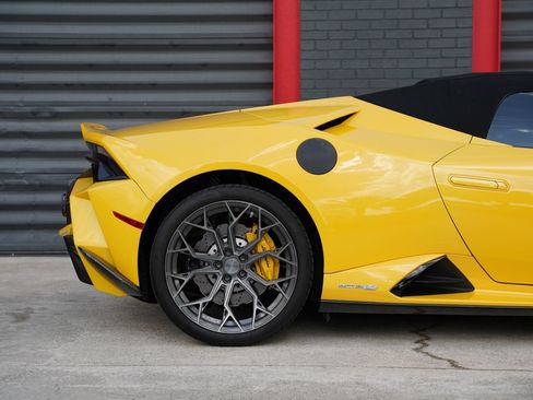 Used 2022 Lamborghini Huracan EVO RWD image 14