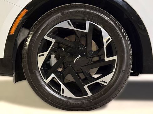 Used 2024 Kia Sportage SX image 11