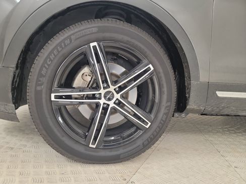 Used 2018 Ford Explorer XLT w/ Equipment Group 202A FWD image 10