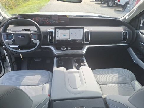 New 2025 Ford Expedition Platinum w/ Driver's Package image 11