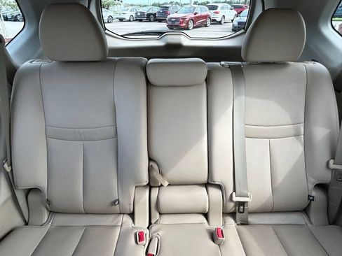 Used 2016 Nissan Rogue SL w/ SL Premium Package FWD image 13