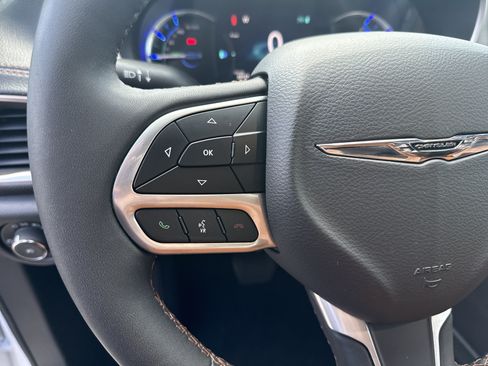 Used 2024 Chrysler Pacifica Pinnacle FWD image 27