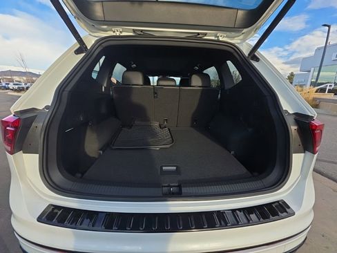 Certified 2024 Volkswagen Tiguan SE R-Line image 23
