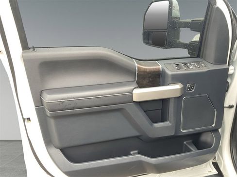 Used 2022 Ford F250 Lariat w/ Lariat Ultimate Package image 12