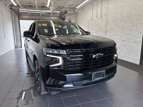 Used 2023 Chevrolet Suburban RST w/ Luxury Package AWD/4WD image 2