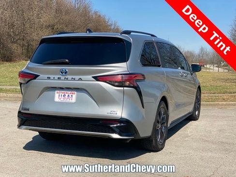 Used 2024 Toyota Sienna XSE FWD image 7