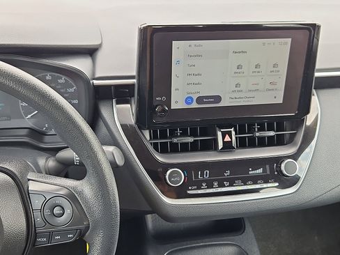 Used 2024 Toyota Corolla LE image 7