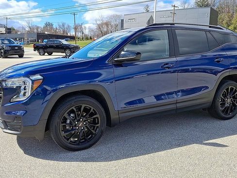 Certified 2023 GMC Terrain SLE w/ Driver Convenience Package image 5