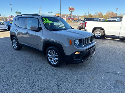 Used 2015 Jeep Renegade Latitude w/ Cold Weather Group II image 6