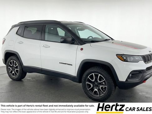 Used 2025 Jeep Compass Trailhawk AWD/4WD image 1