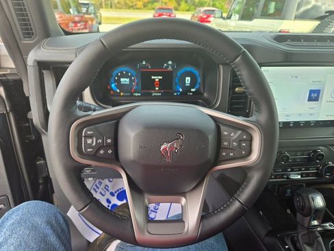 New 2025 Ford Bronco Badlands w/ Sasquatch Package AWD/4WD image 10