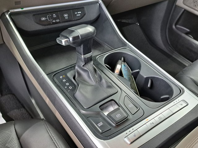 Used 2025 Kia Carnival FWD image 17
