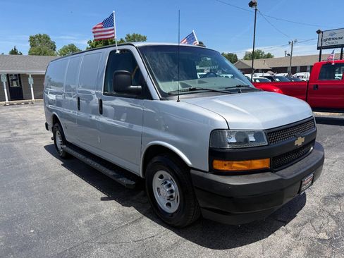 Used 2019 Chevrolet Express 2500 w/ Driver Convenience Package RWD image 4